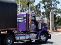 Caída del 12% en cruce de carga a EE. UU. por aranceles; robos agravan crisis del transporte