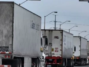 Canacar alerta sobre déficit de operadores de transporte de carga en México