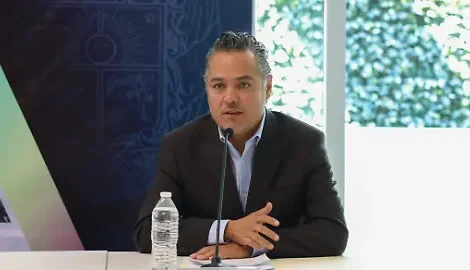 Enrique Correa propone regulación al transporte de carga en Querétaro