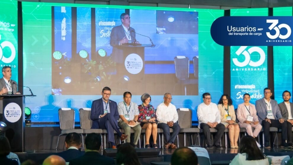 ANTP conmemora 30 años de liderazgo en el transporte de carga en México