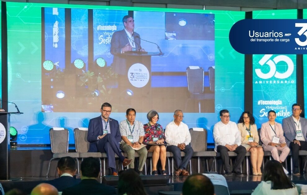 ANTP conmemora 30 años de liderazgo en el transporte de carga en México