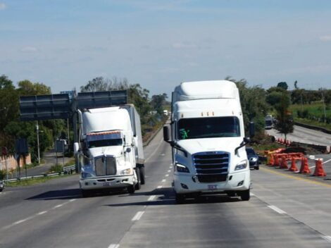 Solicitan restringir circulación de camiones en la carretera 57 por trabajos viales