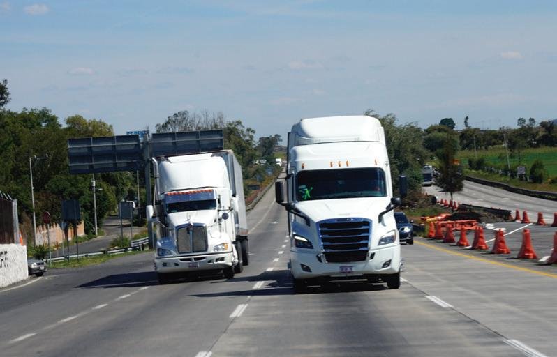 Solicitan restringir circulación de camiones en la carretera 57 por trabajos viales