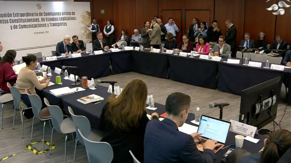 Reforma ferroviaria avanza en el Senado tras aprobación en comisiones