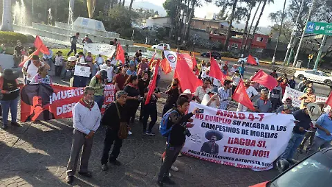 Protesta de transportistas de carga complica el tránsito en Cuernavaca