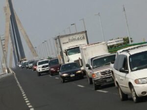 Aumento en peajes de puentes federales y estatales impacta al transporte de carga