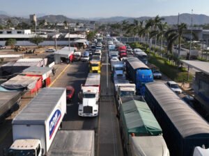 Mil camiones inmovilizados y 300 operadores en riesgo financiero
