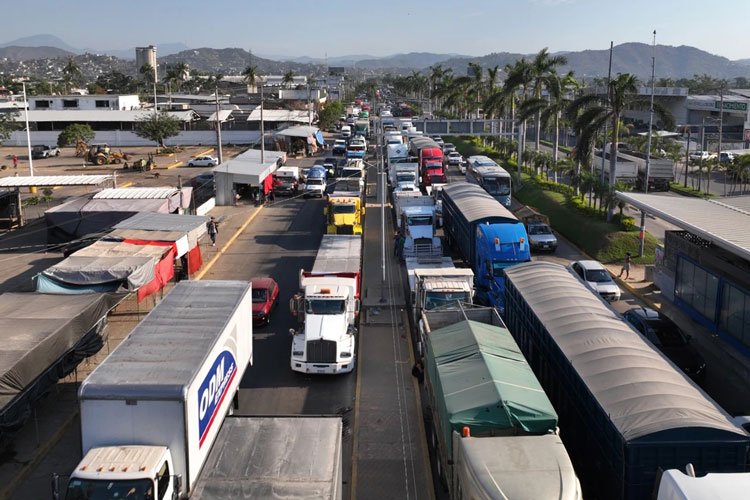 Mil camiones inmovilizados y 300 operadores en riesgo financiero