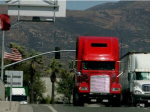 México gana terreno en transporte de carga ante restricciones en EE. UU.