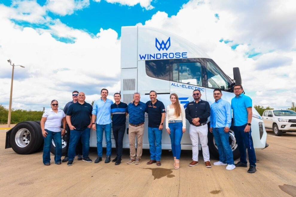 Inauguran primera ruta de transporte de carga eléctrica entre Nuevo León y Texas